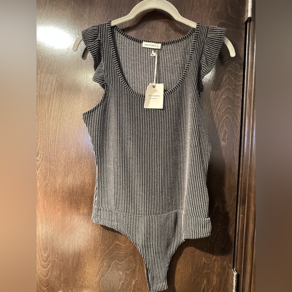 NWT. Black Ruffle Ribbed Bodysuit - Picture 3 of 3